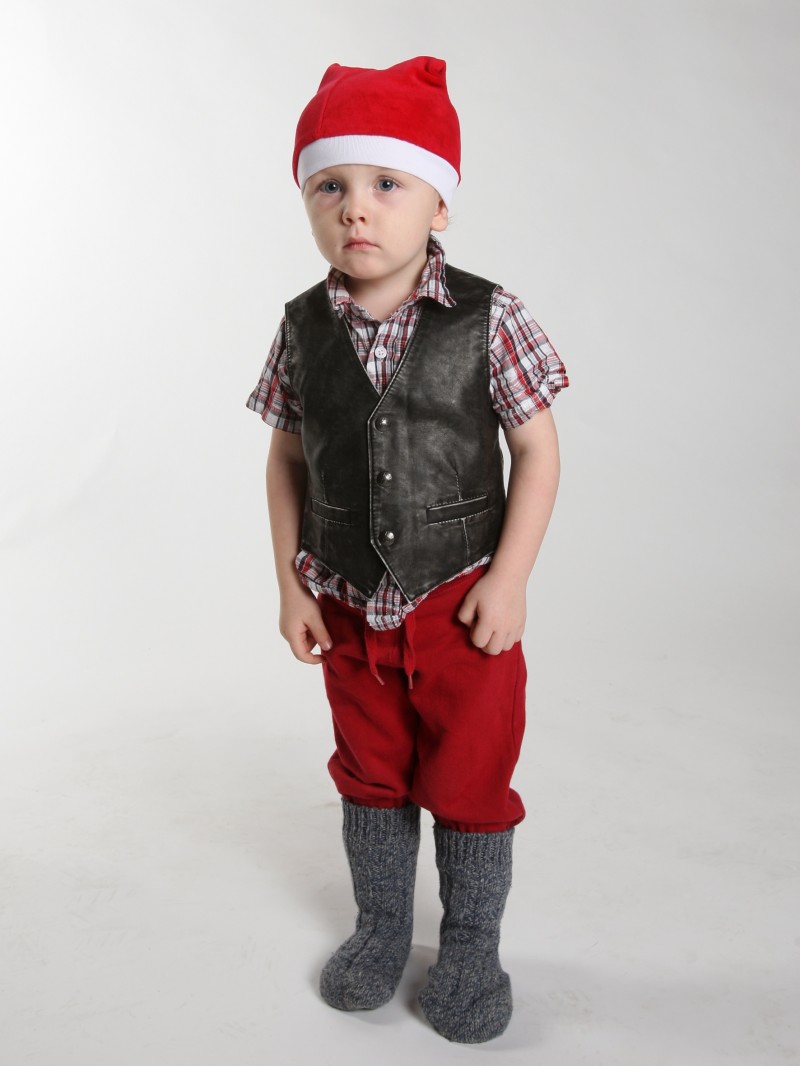 Linus Bjuhr, 2,5 år, Umeå, vill hälsa god jul till farmor, farfar, mormor och morfar.
